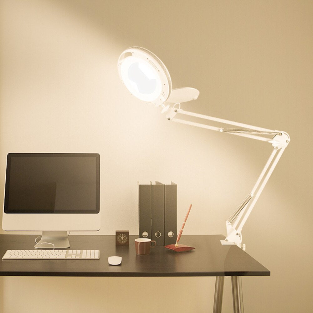 Lampe LED avec 3 lumières à couleurs changeantes et une capacité de grossissement 5X