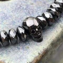 Bracelet Crâne Avec Perles Coupées En Hématite