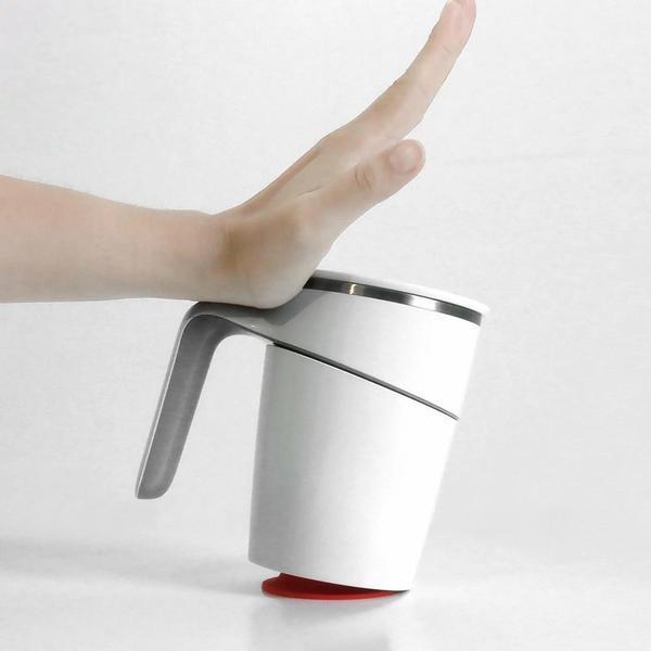 Tasse De Café Puissante Tasse De Déversement